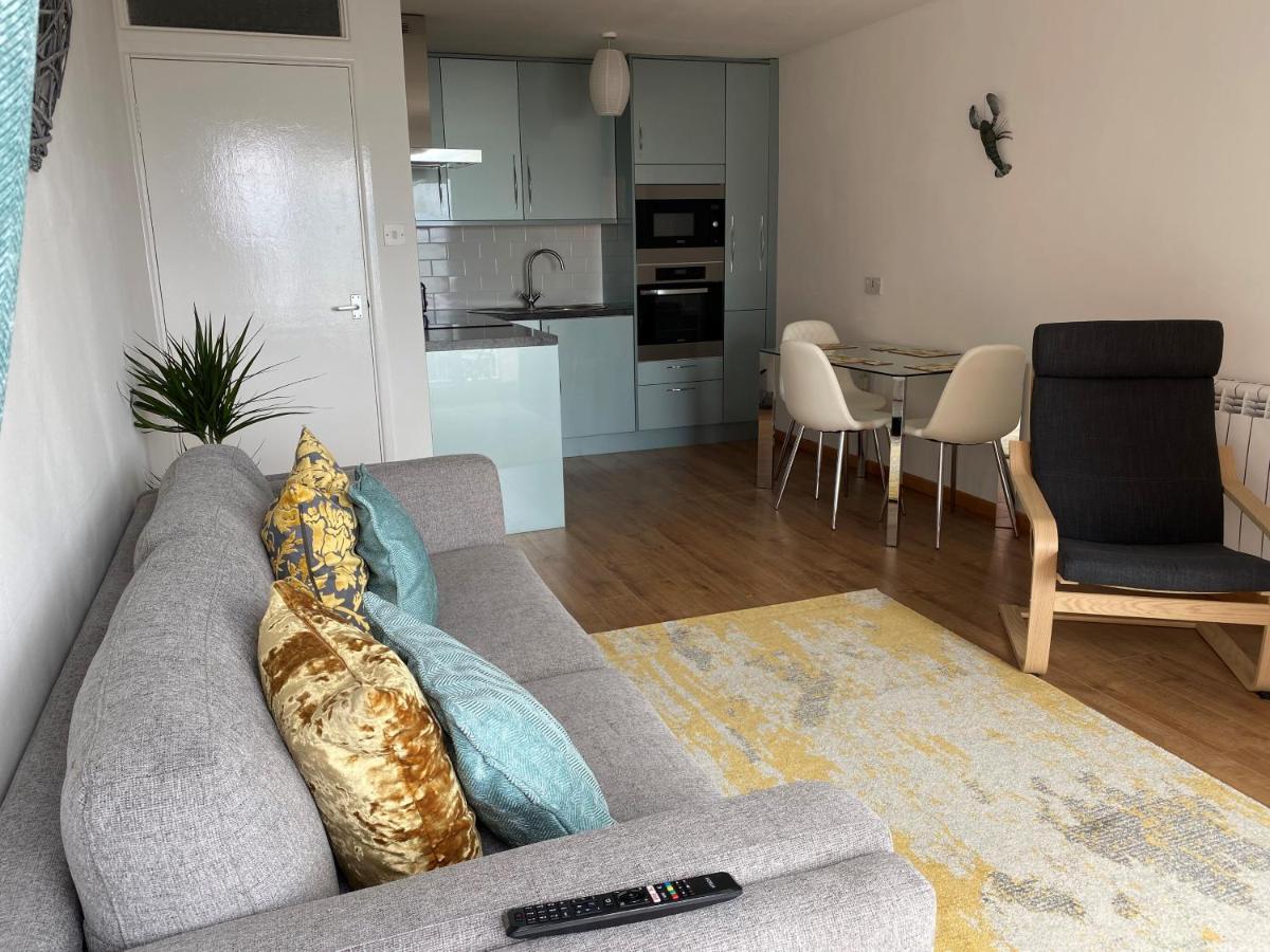 Vitamin Sea With A Sea View And Parking Lyme Regis Exterior foto
